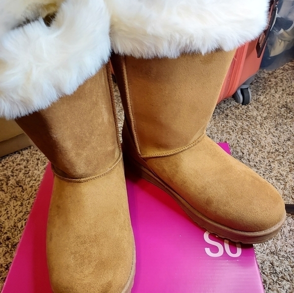 SO* Abigail women's Faux Fur boots size 8 NIB Chestnut color - Picture 1 of 8